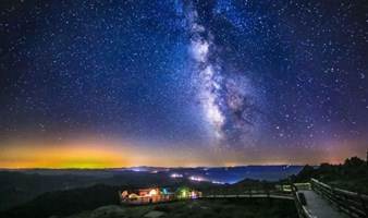 【7.8-7.9日 超值特价冰山梁露营】 2日星空银河 冰河世纪遗址 风车怪石 云海日出 腐败露营