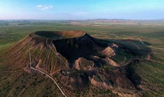 五一4日【火山草原与沙漠】乌兰哈达火山草原·库布齐沙漠D·希拉穆仁草原·公主府