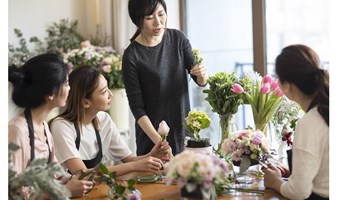 插花|趁周五，捧走一个满载鲜花的周末吧～